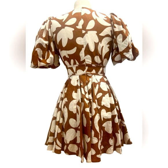 Elegant Brown and White Floral Mini Dress - Picture 4 of 7